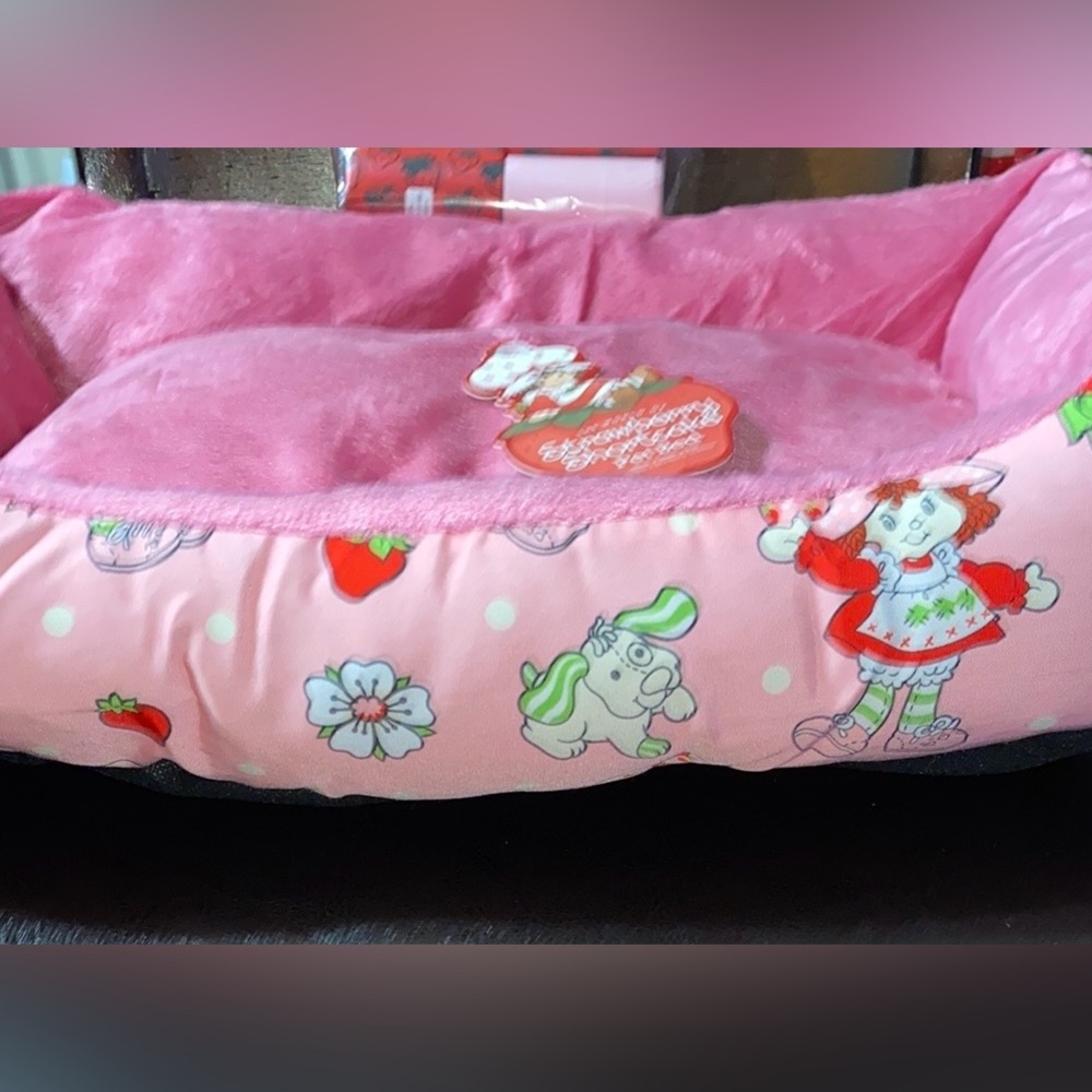 Strawberry Shortcake Pink Pet Bed
